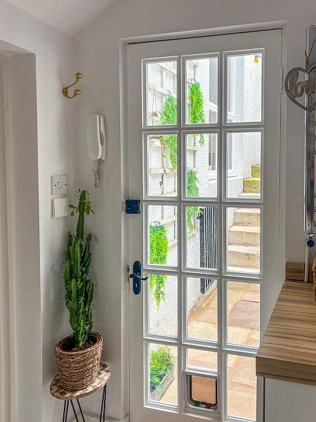 Rock Apt - Filming Locations Locations Direct -48