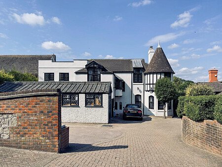 Pool House - Filming Locations Locations Direct -04