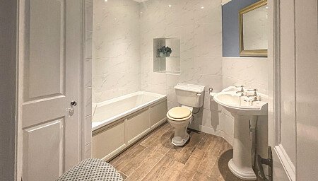 Pool House - Filming Locations Locations Direct -49