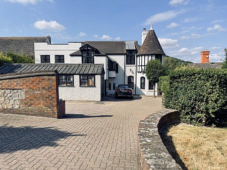 Pool House - Filming Locations Locations Direct -70