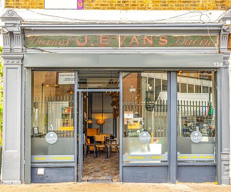 134 coffee - Filming Locations Locations Direct -02