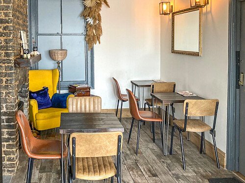 134 coffee - Filming Locations Locations Direct -08