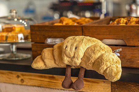 134 coffee - Filming Locations Locations Direct -18