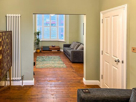 Green walls - Filming Locations Locations Direct -01