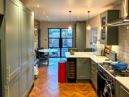 Green walls - Filming Locations Locations Direct -02