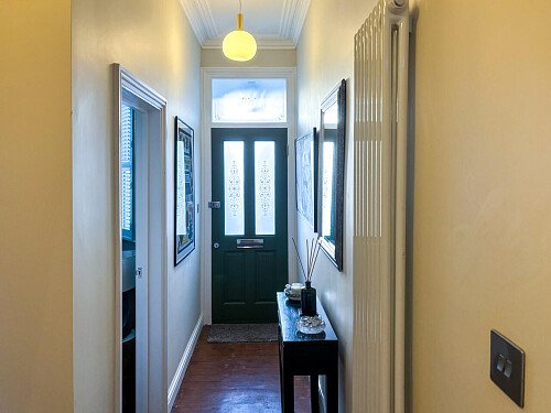 Green walls - Filming Locations Locations Direct -05