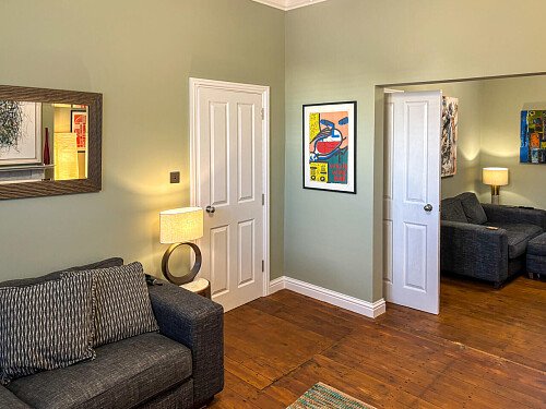 Green walls - Filming Locations Locations Direct -07