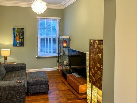 Green walls - Filming Locations Locations Direct -09