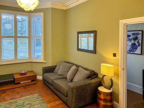 Green walls - Filming Locations Locations Direct -14