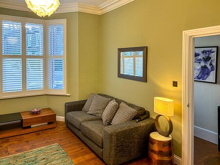 Green walls - Filming Locations Locations Direct -14