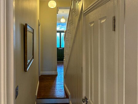 Green walls - Filming Locations Locations Direct -18