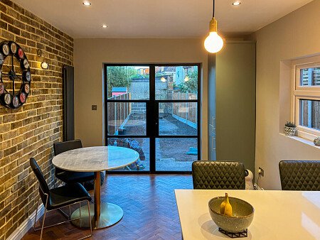 Green walls - Filming Locations Locations Direct -19