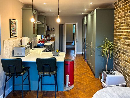 Green walls - Filming Locations Locations Direct -20