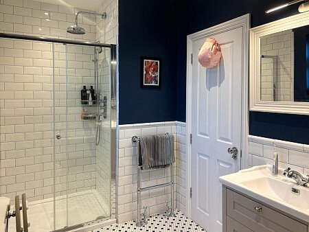 Green walls - Filming Locations Locations Direct -27