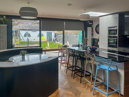 Circle Table - Filming Locations Locations Direct -04