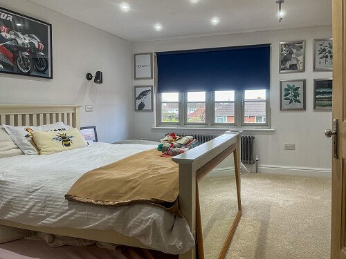 Circle Table - Filming Locations Locations Direct -05