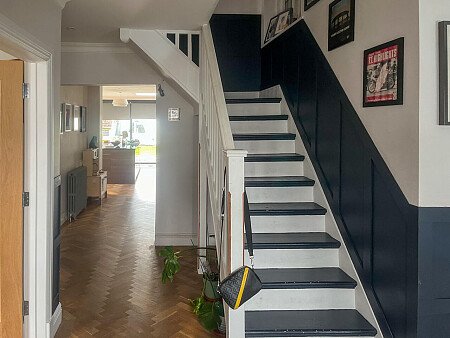 Circle Table - Filming Locations Locations Direct -09