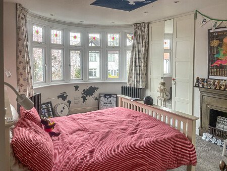 Circle Table - Filming Locations Locations Direct -11