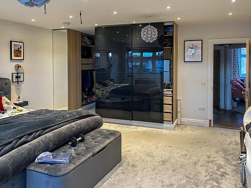 Circle Table - Filming Locations Locations Direct -13