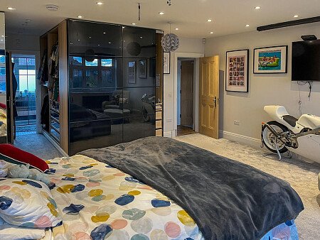 Circle Table - Filming Locations Locations Direct -14