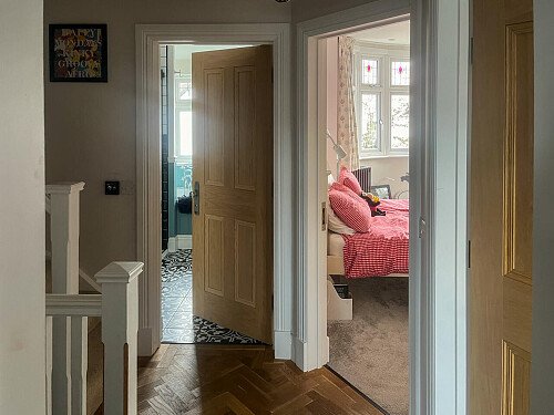 Circle Table - Filming Locations Locations Direct -17