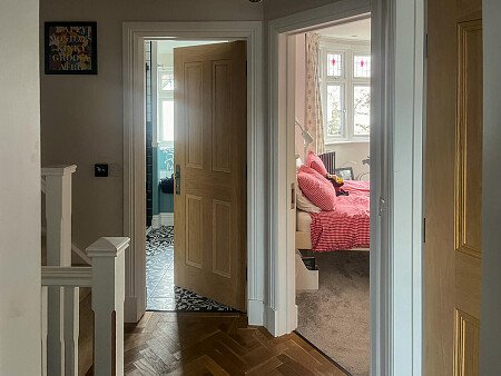 Circle Table - Filming Locations Locations Direct -17