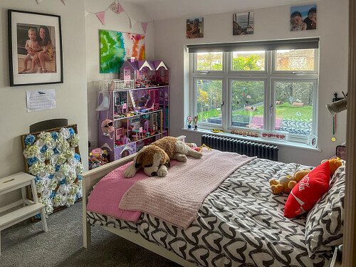 Circle Table - Filming Locations Locations Direct -18