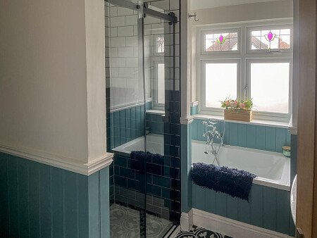 Circle Table - Filming Locations Locations Direct -22