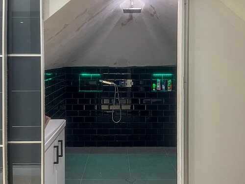 Circle Table - Filming Locations Locations Direct -27