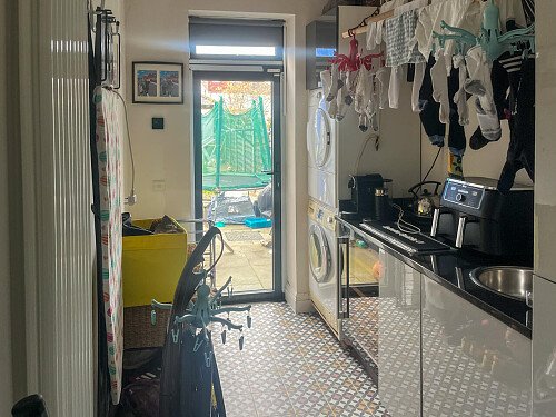 Circle Table - Filming Locations Locations Direct -30