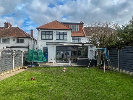 Circle Table - Filming Locations Locations Direct -34