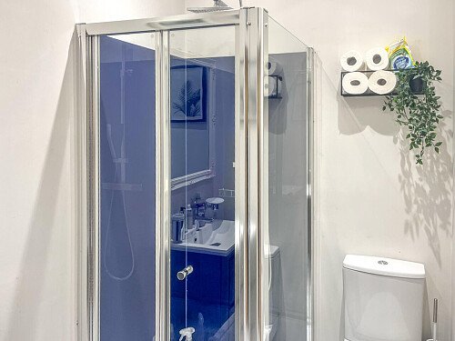 Circle Table - Filming Locations Locations Direct -38