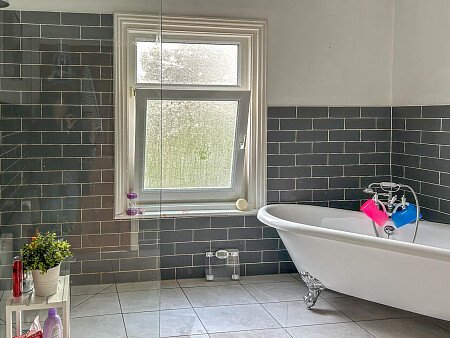 Blue house - Filming Locations Locations Direct -04