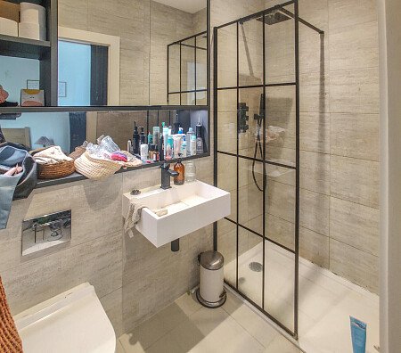 Flat 1  - Filming Locations Locations Direct -22