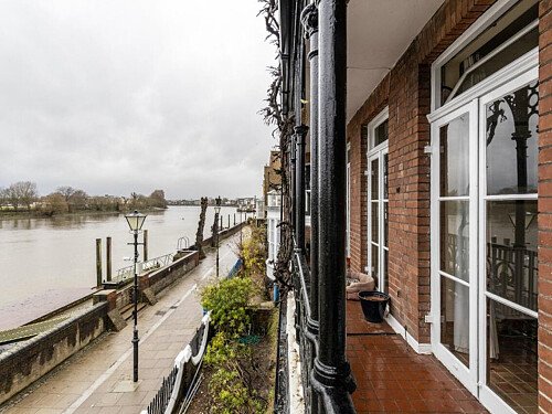 Flat 52 - Filming Locations Locations Direct -12