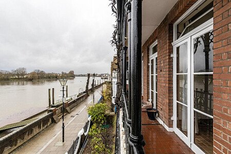 Flat 52 - Filming Locations Locations Direct -12