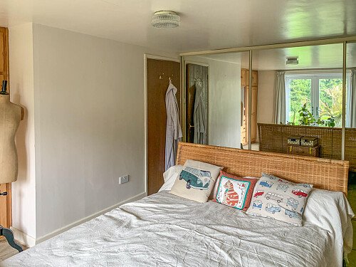 Pink Bath - Filming Locations Locations Direct -15