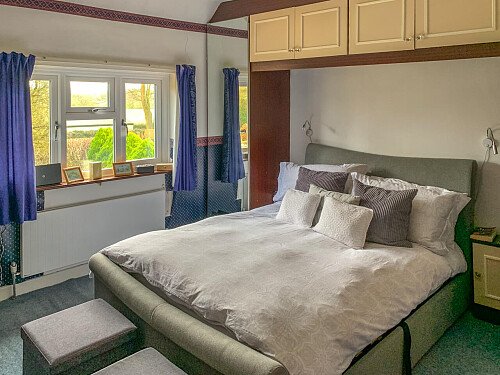 Pink Bath - Filming Locations Locations Direct -16