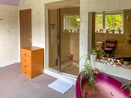 Pink Bath - Filming Locations Locations Direct -28