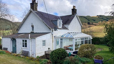 Whire farm House - Filming Locations Locations Direct -01