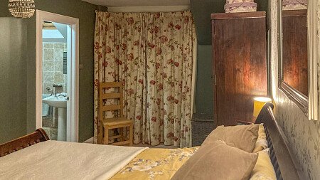 Whire farm House - Filming Locations Locations Direct -19