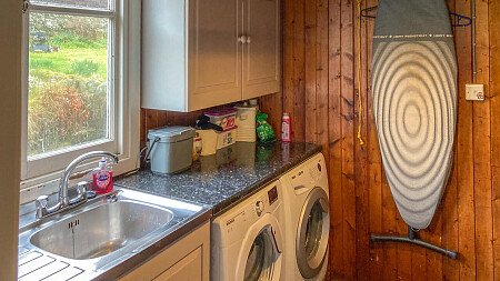 Whire farm House - Filming Locations Locations Direct -22