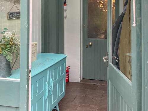 Whire farm House - Filming Locations Locations Direct -24