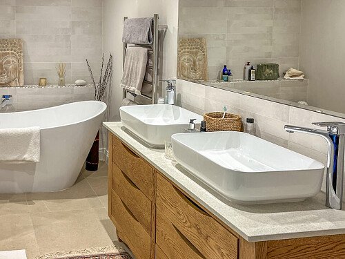 Stone wall - Filming Locations Locations Direct -31