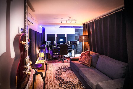 holly studio -  filming photoshoot location-01