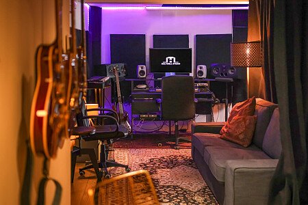 holly studio -  filming photoshoot location-04