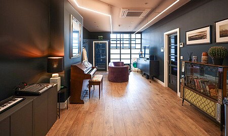 holly studio -  filming photoshoot location-03