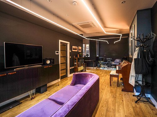 holly studio -  filming photoshoot location-06