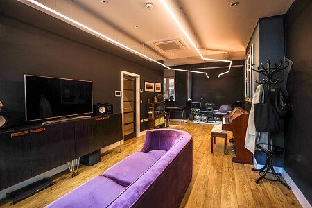 holly studio -  filming photoshoot location-06