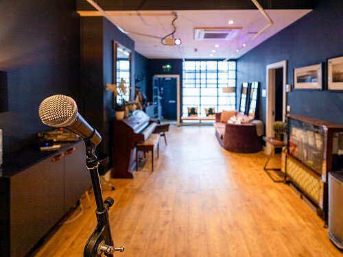 holly studio -  filming photoshoot location-10